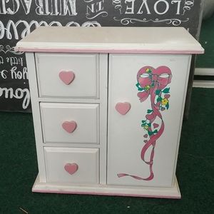 Jewelry box.